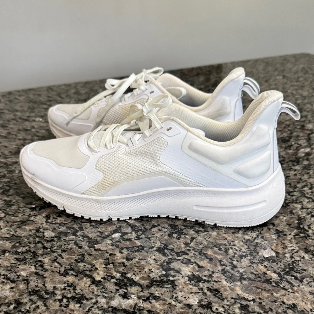 Shoes For Crews White Athletic slip resistant and oil resistant Footwear EUC 10